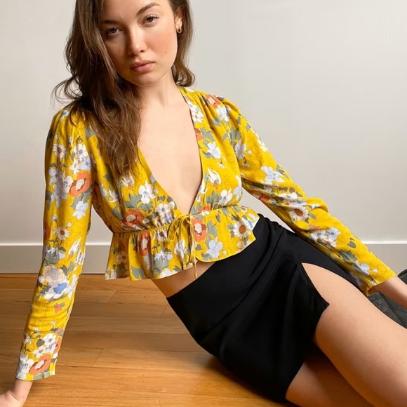 Aritzia Tops - Aritzia Sunday Best Tie Front Retro Floral Print Blouse Top XS